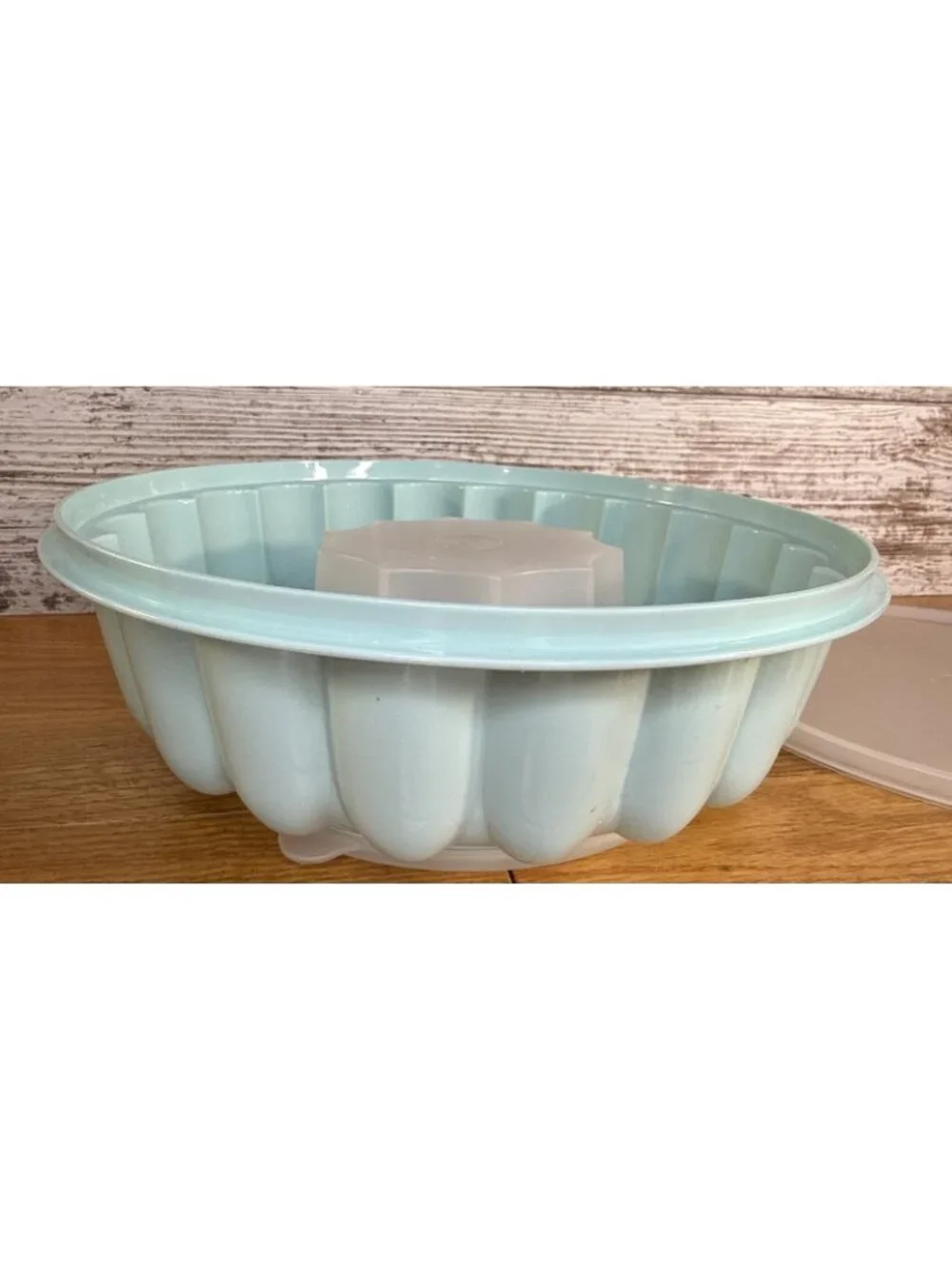 TUPPERWARE VINTAGE 1970’s PASTEL GREEN JEL-RING JELLO MOLD SET EXCELLENT COND.